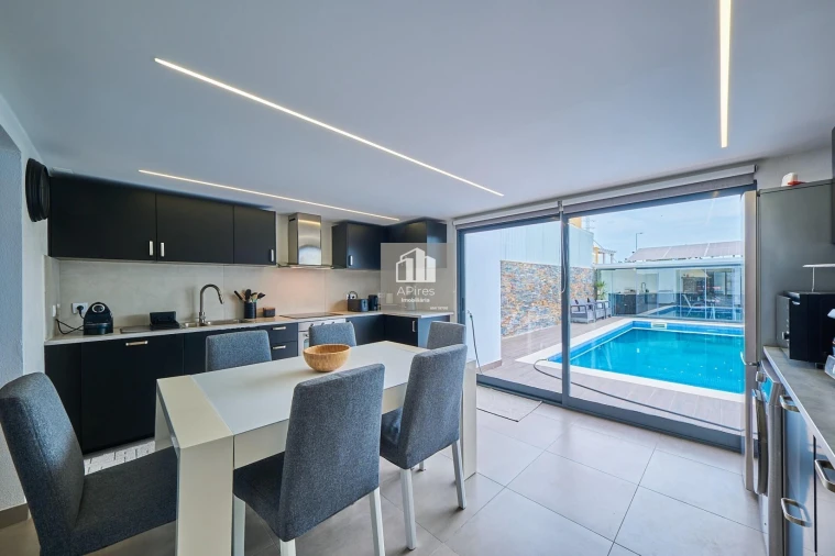 Moradia T3 para Venda em Charneca de Caparica e Sobreda Foto 11