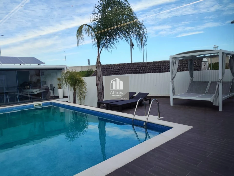 Moradia T3 para Venda em Charneca de Caparica e Sobreda Foto 1