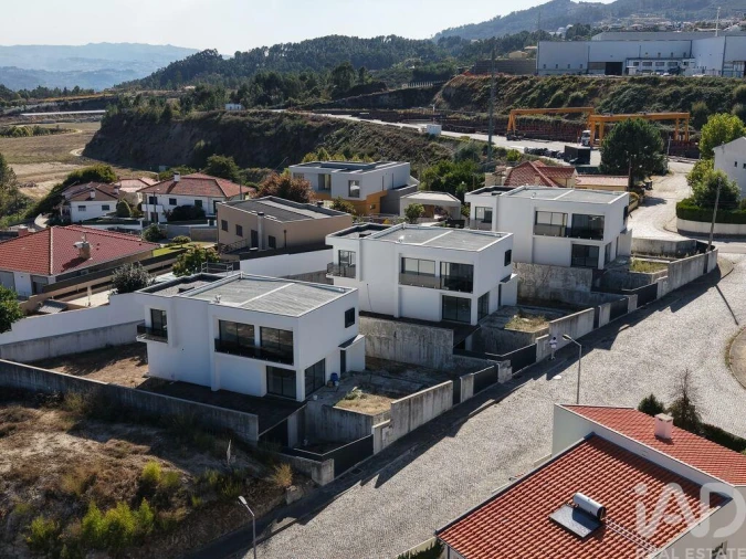 Moradia T3 para Venda em Fregim Foto 1