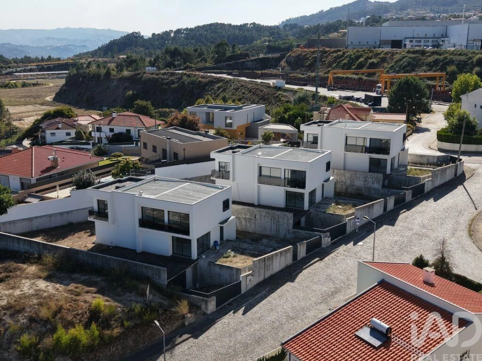 Moradia T3 para Venda em Fregim Foto 1