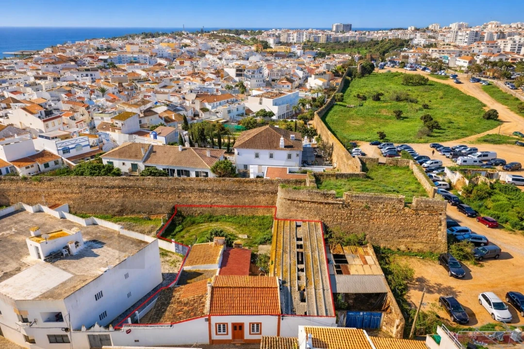 Moradia T4 para Venda em Lagos (São Sebastião e Santa Maria) Foto 2