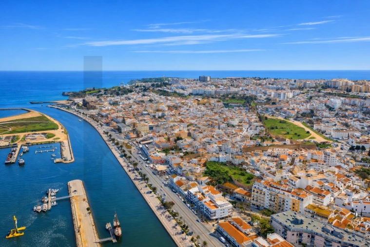 Moradia T4 para Venda em Lagos (São Sebastião e Santa Maria) Foto 41