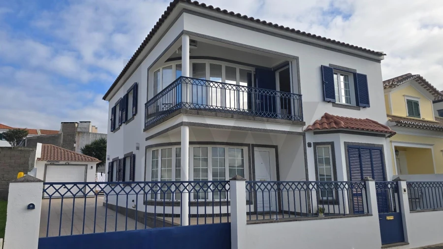 Moradia T4 para Venda em Ribeira Grande (Conceição)