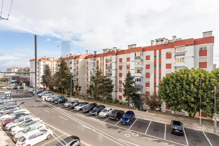 Apartamento T1 para Venda em Massamá e Monte Abraão Foto 17