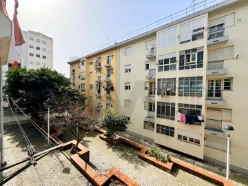 Apartamento T3 para Venda em São Domingos de Benfica
