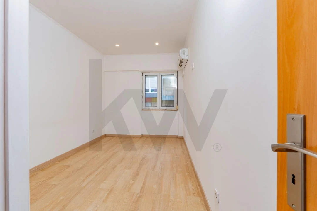 Apartamento T2 para Venda em Póvoa de Santa Iria e Forte da Casa Foto 14