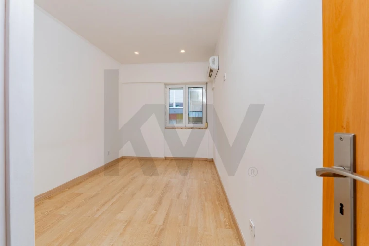 Apartamento T2 para Venda em Póvoa de Santa Iria e Forte da Casa Foto 14