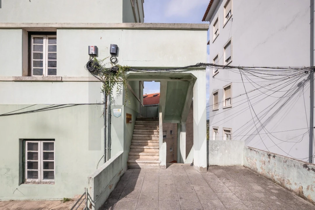 Apartamento T6 para Venda em Santo Antonio dos Olivais Foto 15