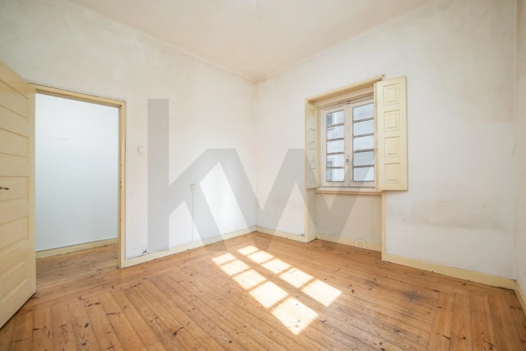 Apartamento T6 para Venda em Santo Antonio dos Olivais Foto 13