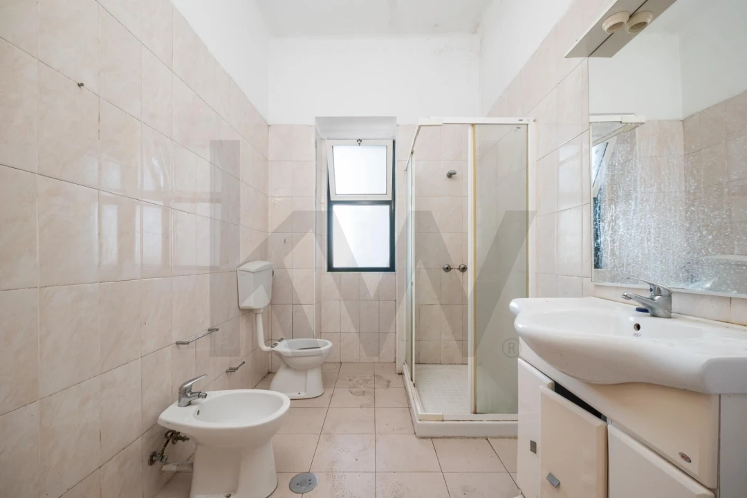 Apartamento T5 para Venda em Santo Antonio dos Olivais Foto 10