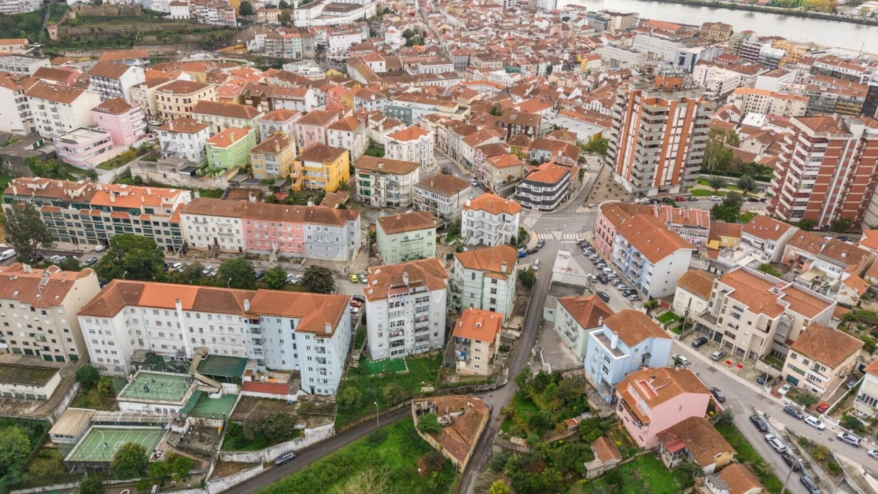 Apartamento T5 para Venda em Santo Antonio dos Olivais Foto 13