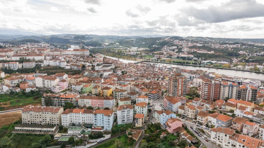 Apartamento T5 para Venda em Santo Antonio dos Olivais Foto 12