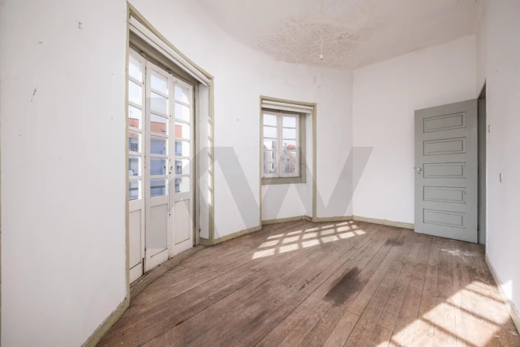 Apartamento T5 para Venda em Santo Antonio dos Olivais Foto 9