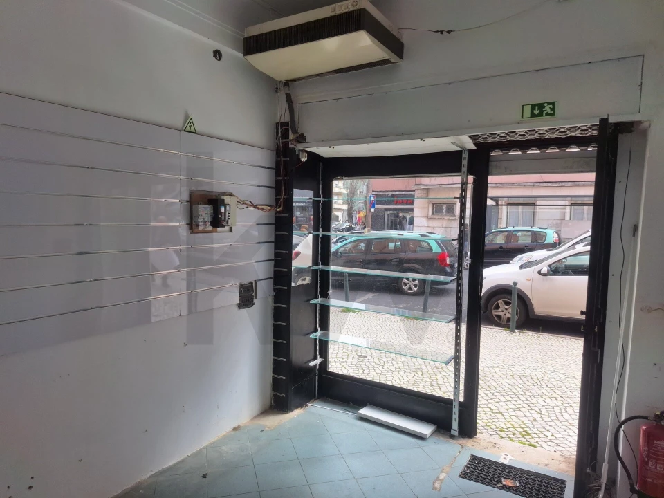 Loja para Arrendamento em Areeiro Foto 2