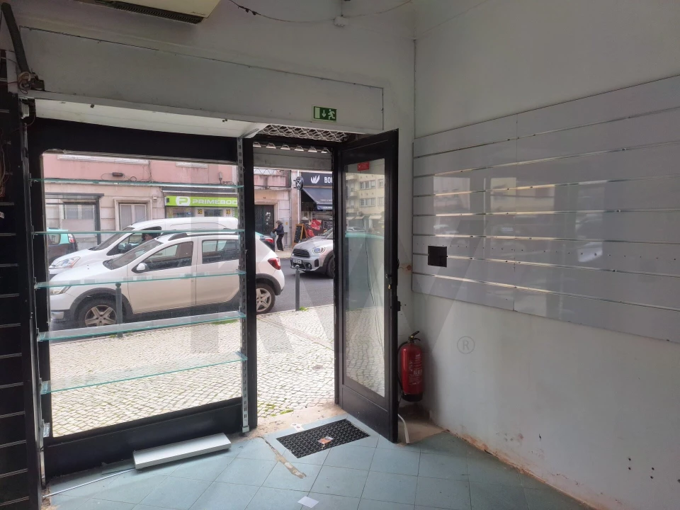 Loja para Arrendamento em Areeiro Foto 3