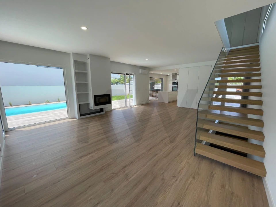 Moradia T4 para Arrendamento em Corroios Foto 6