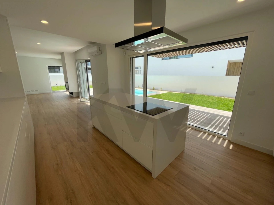 Moradia T4 para Arrendamento em Corroios Foto 5