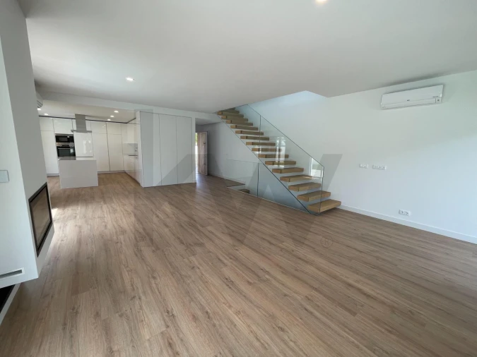 Moradia T4 para Arrendamento em Corroios Foto 7