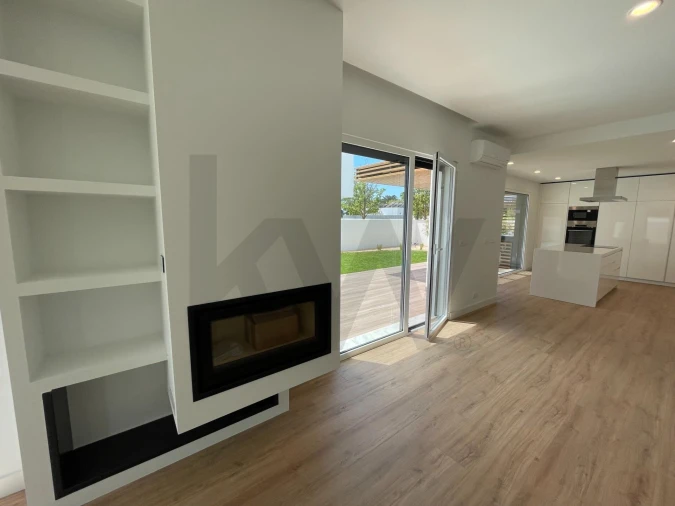 Moradia T4 para Arrendamento em Corroios Foto 9