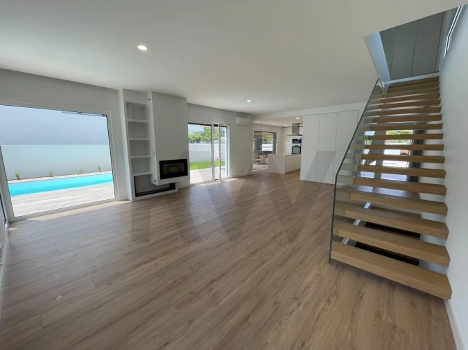 Moradia T4 para Arrendamento em Corroios Foto 6