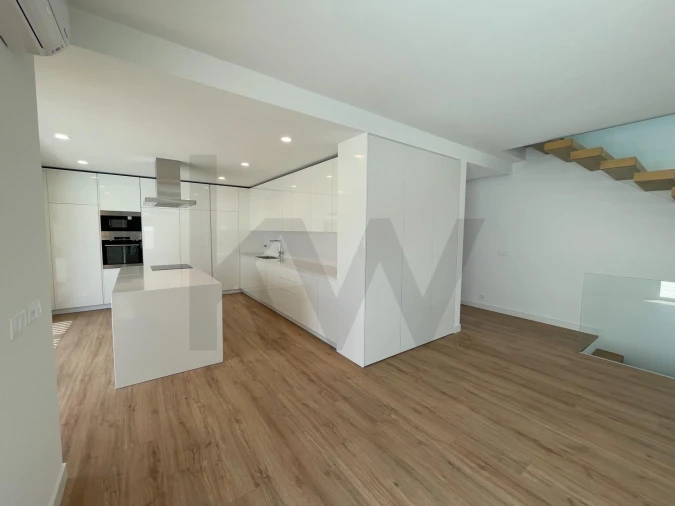 Moradia T4 para Arrendamento em Corroios Foto 4