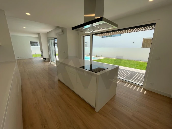 Moradia T4 para Arrendamento em Corroios Foto 5