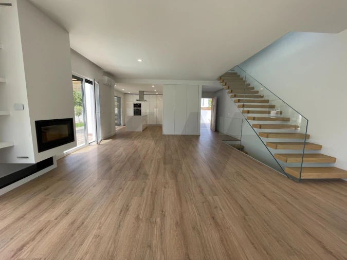 Moradia T4 para Arrendamento em Corroios Foto 8