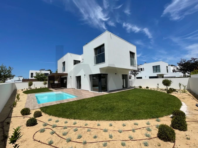 Moradia T4 para Arrendamento em Corroios Foto 24