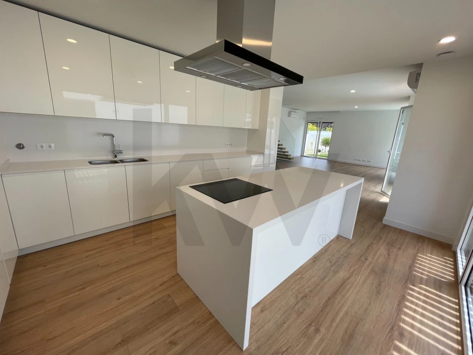 Moradia T4 para Arrendamento em Corroios Foto 13