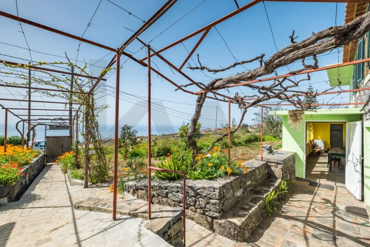 Moradia T2 para Venda em Canhas Foto 6