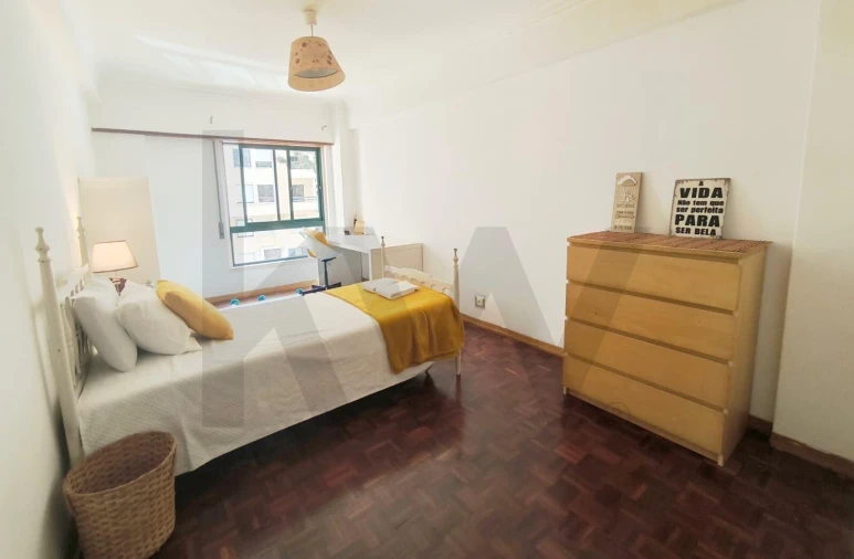 Quarto para Arrendamento em Massamá e Monte Abraão Foto 5