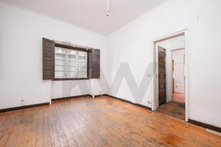 Apartamento T6 para Venda em Santo Antonio dos Olivais Foto 5