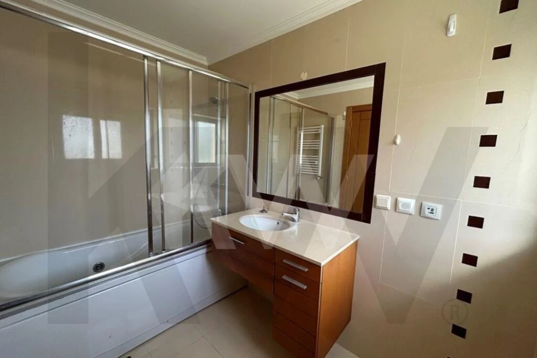 Apartamento T4 para Arrendamento em Alcabideche Foto 29