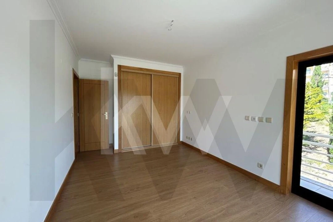 Apartamento T4 para Arrendamento em Alcabideche Foto 24