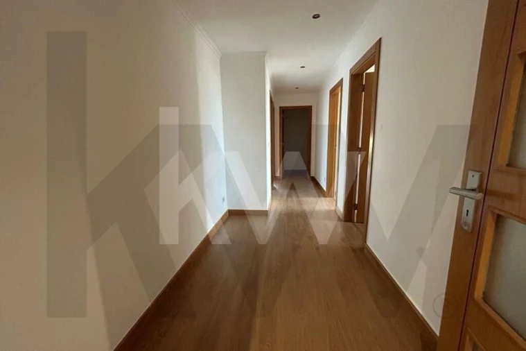 Apartamento T4 para Arrendamento em Alcabideche Foto 17