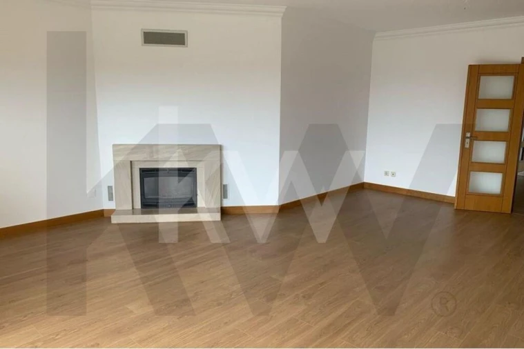 Apartamento T4 para Arrendamento em Alcabideche Foto 8