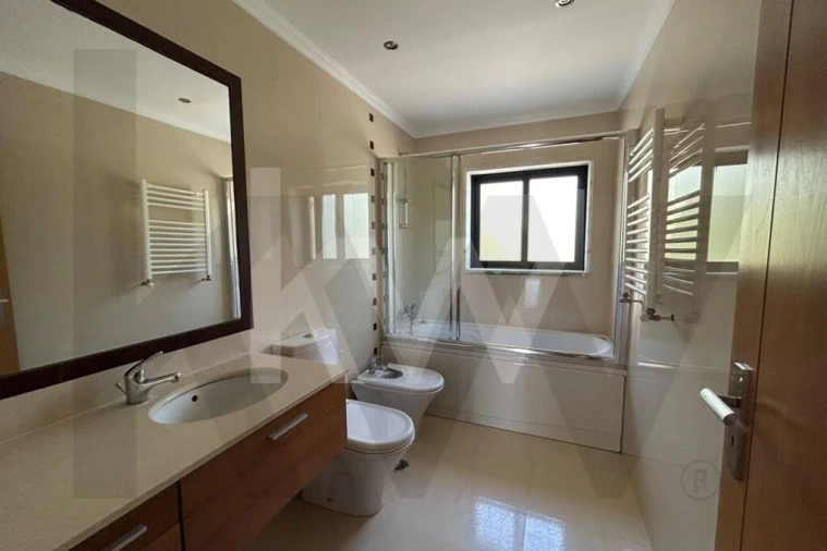 Apartamento T4 para Arrendamento em Alcabideche Foto 23