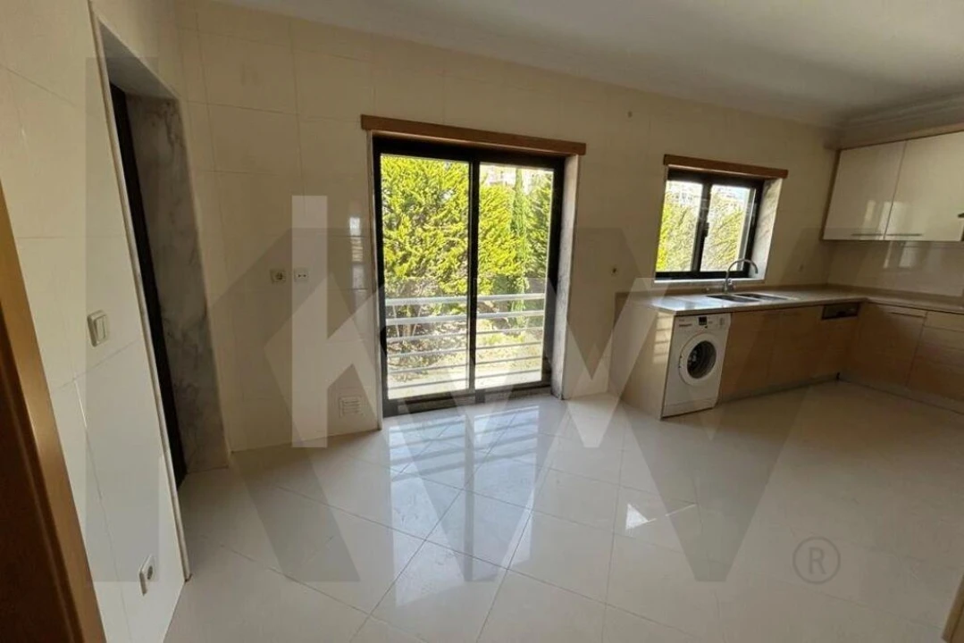 Apartamento T4 para Arrendamento em Alcabideche Foto 12