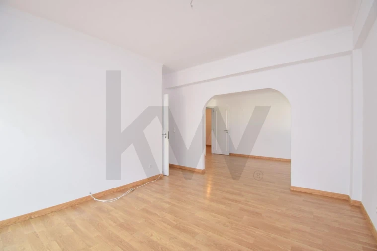 Apartamento T3 para Venda em Carnaxide e Queijas Foto 2