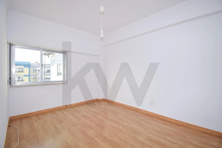 Apartamento T3 para Venda em Carnaxide e Queijas Foto 12