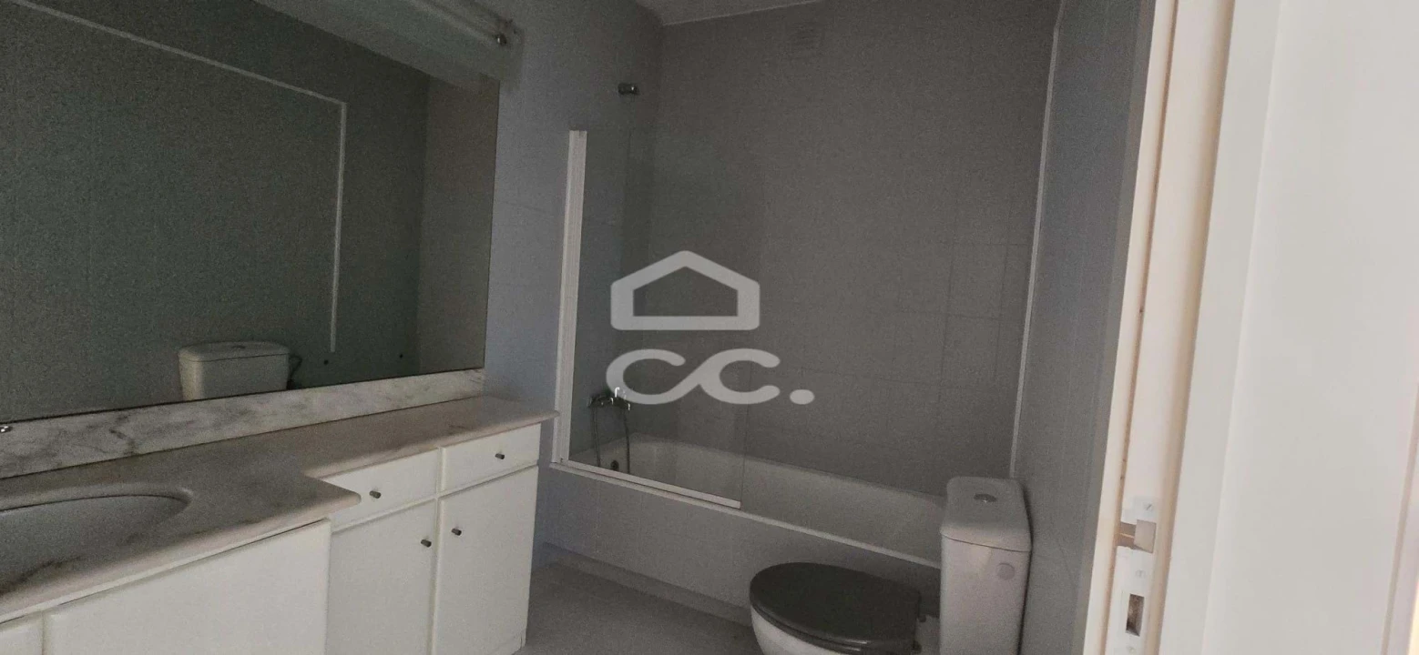 Apartamento T3 para Venda em Selho (São Jorge) Foto 11