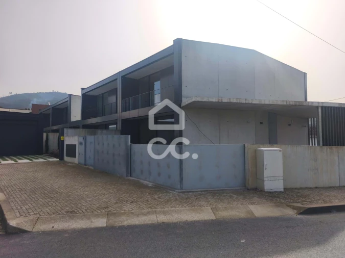 Moradia T3 para Venda em Monte Córdova Foto 4