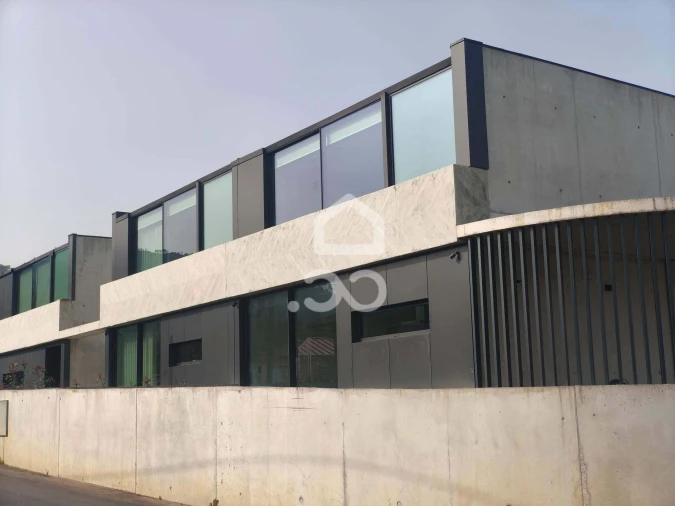 Moradia T3 para Venda em Monte Córdova Foto 2