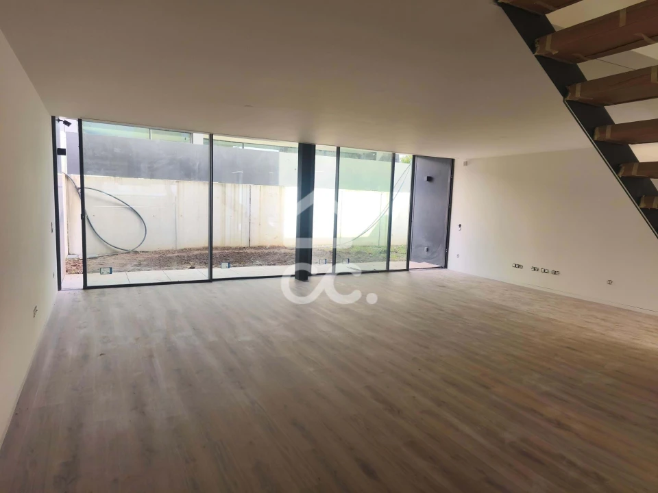 Moradia T3 para Venda em Monte Córdova Foto 8