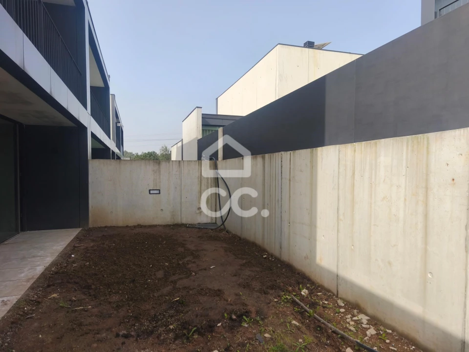 Moradia T3 para Venda em Monte Córdova Foto 6