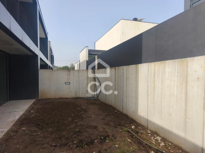 Moradia T3 para Venda em Monte Córdova Foto 6