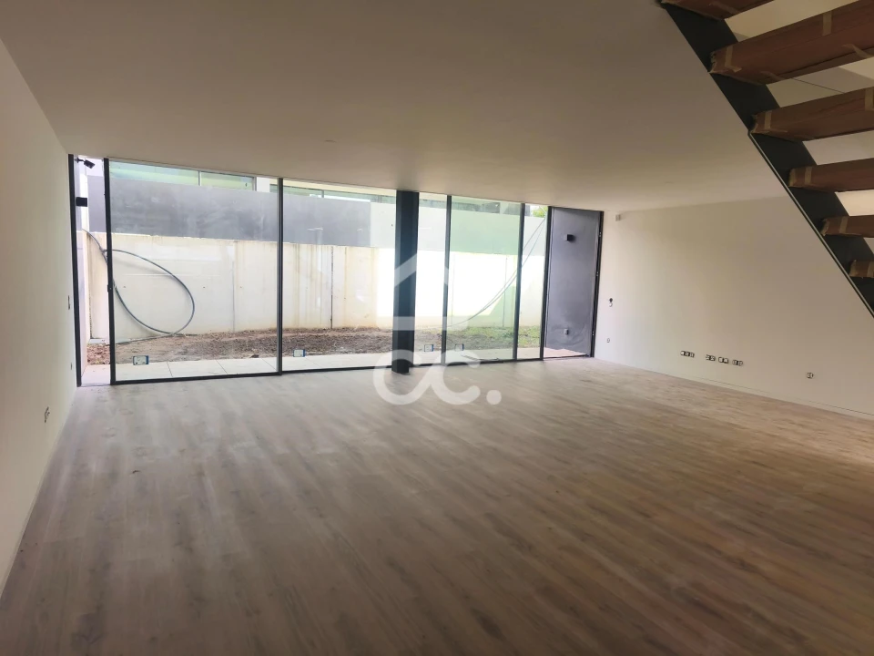 Moradia T3 para Venda em Monte Córdova Foto 10