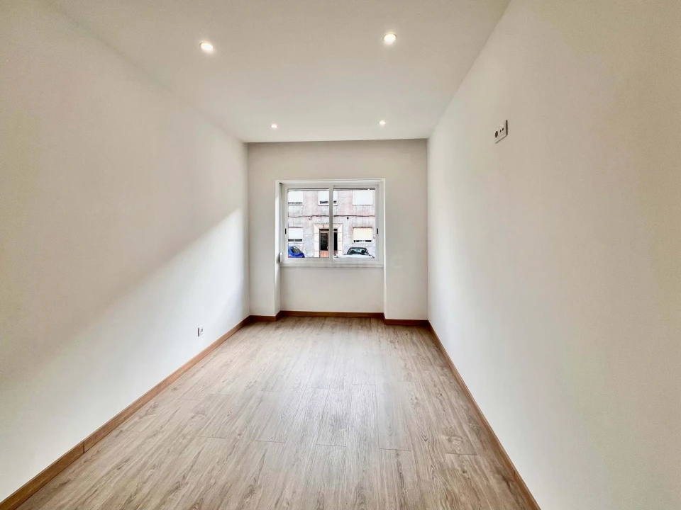 Apartamento T2 para Venda em Agualva e Mira-Sintra Foto 2