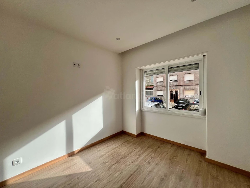 Apartamento T2 para Venda em Agualva e Mira-Sintra Foto 6