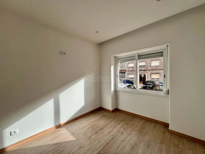 Apartamento T2 para Venda em Agualva e Mira-Sintra Foto 6